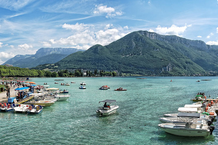 Vue sur le Lac d'Annecy en Haute-Savoie (74)